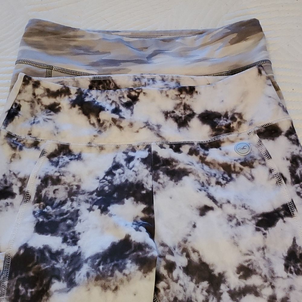 2 Pairs of Yoga Leggings Ladies S Under Armour/Hollister